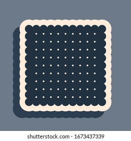 Icono de Cookie negra aislado en fondo gris. Canto pastelero. Símbolo de Biscuit. Estilo de sombra largo.  Ilustración vectorial