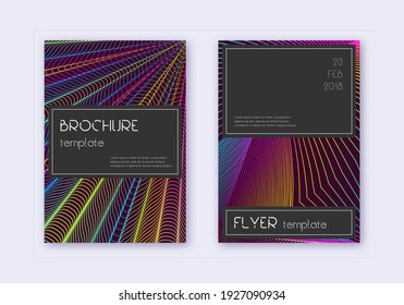 Conjunto de plantillas de diseño de cubierta negra. Líneas abstractas del arcoiris sobre fondo rojo del vino. Adorable diseño de la cubierta. Precioso catálogo, afiche, plantilla de libro, etc.