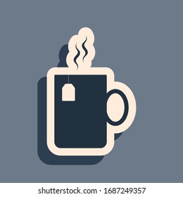 Copa negra de té con icono de bolso de té aislado en fondo gris. Estilo de sombra largo. Ilustración vectorial