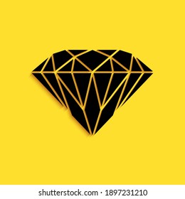 Icono de diamante negro aislado en fondo amarillo. Símbolo de joyería. Gem stone. Estilo de sombra larga. Vector.