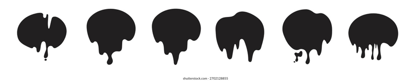 Tinta negra goteando. Manchas aisladas de pintura, manchas de aceite flotantes