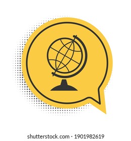 Icono del globo terrestre negro aislado en fondo blanco. Símbolo amarillo de burbuja de habla. Vector.