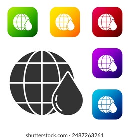Planeta Tierra Negra en el icono de la gota de agua aislado en el fondo blanco. Mundo globo. Ahorro de agua y protección ambiental mundial. Establecer iconos en Botones cuadrados de color. Ilustración vectorial