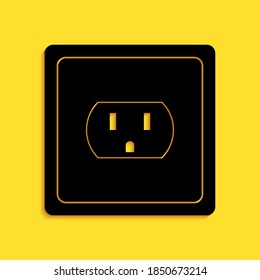 Salida eléctrica negra en el icono de EE.UU. aislado en fondo amarillo. Toma de corriente. Estilo de sombra larga. Vector.