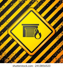 Incendio negro en un icono de garaje quemado aislado en fondo amarillo. Signo de advertencia. Vector