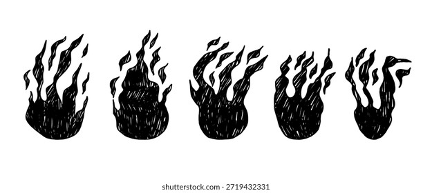 Schwarze Feuerdoodles. Lagerfeuer-Skizzen. Handgezeichnete Flammensymbole mit Pinselstrich-Textur für Vintage-Grafiken, kreative Collage-Kunstwerke. Vektorkohle brennende Formen einzeln auf transparentem Hintergrund.