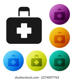 Icono del kit de primeros auxilios negro aislado en fondo blanco. Caja médica con cruz. Equipo médico de emergencia. Concepto de salud. Establezca los iconos en los botones de círculo de color. Ilustración vectorial