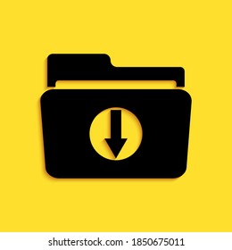 Schwarzes Ordner-Download-Symbol einzeln auf gelbem Hintergrund. Lange Schattenstil. Vektorgrafik.