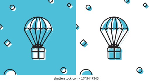 Caja de Regalo Negro volando sobre icono de paracaídas aislado en fondo azul y blanco. Servicio de entrega, concepto de transporte aéreo, concepto de bonificación. Formas dinámicas aleatorias. Ilustración vectorial