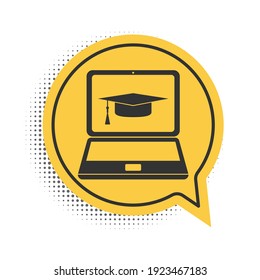 Límite de graduación negro e icono del portátil aislado en fondo blanco. Icono de concepto de aprendizaje en línea o e-learning. Símbolo amarillo de burbuja de habla. Vector