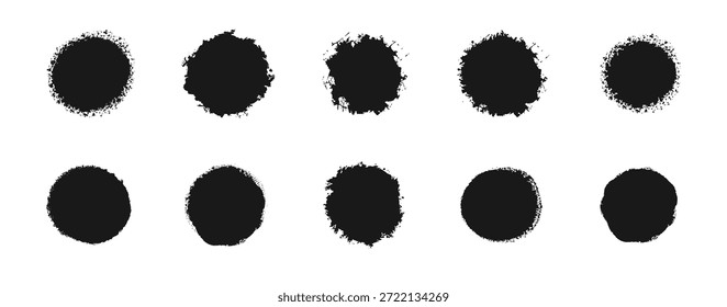 Conjunto de pincel de círculos de colección de marcos negros grunge.  Línea redonda de pintura negra. Grunge Formas redondas. Conjunto de Formas de círculos de grunge negro sobre una Ilustración vectorial de fondo blanco.