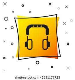 Icono negro de los auriculares aislado en el fondo blanco. Auriculares. Concepto para escuchar música, servicio, comunicación y operador. Botón cuadrado amarillo. Vector