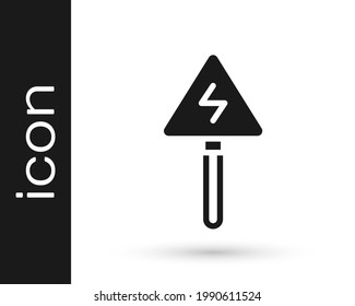 Icono de signo de alto voltaje negro aislado en fondo blanco. Símbolo de peligro. Flecha en triángulo. Icono de advertencia.  Vector