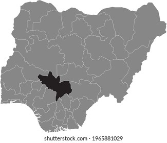 Mapa de ubicación resaltado en negro del estado nigeriano de Kogi dentro del mapa gris de la República de Nigeria