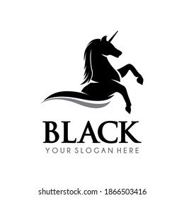 Diseño del logotipo del caballo negro. Plantilla de vectores con logotipo de caballo de unicornio