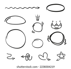 Elementos infográficos negros sobre fondo blanco aislado. Dibujando a mano simples garabatos. Conjunto de diferentes objetos esquemáticos. Ilustración en blanco y negro