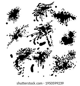 Los puntos de tinta negra se establecen sobre fondo blanco. Diferentes elementos de diseño de pulverización a mano. Blobs y salpicaduras. Ilustración vectorial aislada