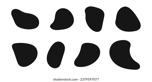 Schwarze unregelmäßige Formen, organische Blüten, flüssige Farbflecken, verzerrte Bläser, Silhouetten einzeln auf weißem Hintergrund. Satz amorpher asymmetrischer Zahlen. Vektorgrafik-Illustration