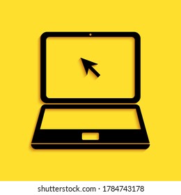 Portátil negro con icono del cursor aislado en fondo amarillo. Estilo de sombra larga. Vector.