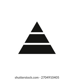 Una forma de pirámide en capas negras se centra en un fondo blanco liso.