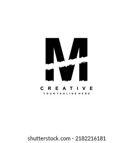 diseño del logotipo M de letra negra con trazos de pincel. M inicial es adecuado para logotipos de empresas, empresas, logotipos de productos, etc.