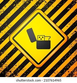 Icono de luz negra aislado en fondo amarillo. Signo de advertencia. Vector