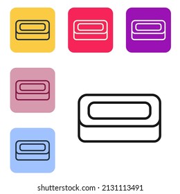 Icono de barra de jabón de línea negra aislado en fondo blanco. Barra de jabón con burbujas. Establezca iconos en los botones cuadrados de color. Vector