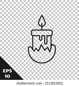 Línea negra Ardiente vela en icono de candelabro aislado en fondo transparente. Palo cilíndrico de velas con llama ardiente.  Ilustración vectorial