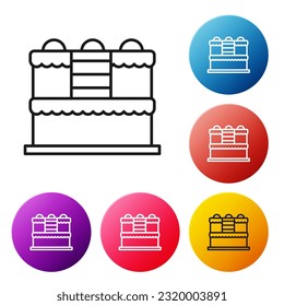 Icono de Pastel de línea negra aislado en fondo blanco. Feliz cumpleaños. Establece los iconos de los botones de círculo coloridos. Vector
