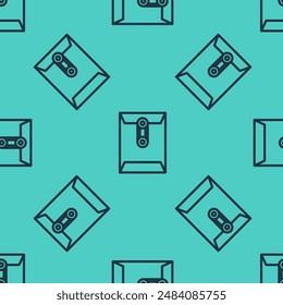 Icono de sobre de línea negra aislado patrón sin fisuras sobre fondo verde. Símbolo de carta de correo electrónico.  Ilustración vectorial