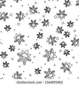 Black line Hot and cold symbol. Sun and snowflake icon isolated seamless pattern on white background. Winter and summer symbol.  Vector Illustration