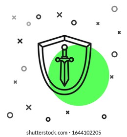 Línea negra escudo medieval con icono de espada aislado en fondo blanco.  Ilustración vectorial