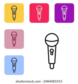 Schwarze Linie Mikrofon-Symbol isoliert auf weißem Hintergrund. Mikrofon für Funk auf Sendung. Lautsprecherzeichen. Symbole in farbigen quadratischen Buttonen festlegen. Vektorgrafik