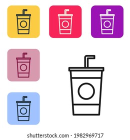 Schwarzes Papierglas mit Trinkwasserstroh und Wassersymbol einzeln auf weißem Hintergrund. Limonade Glas trinken. Frisches Kaltgetränk Symbol. Die Symbole werden in den Tasten für das Farbquadrat eingestellt. Vektorgrafik