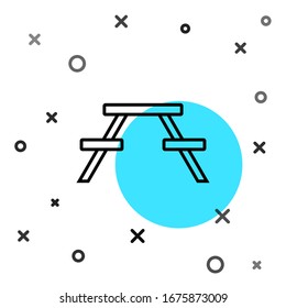Tabla Picnic de línea negra con bancos a ambos lados del icono de tabla aislado en fondo blanco. Formas dinámicas aleatorias.  Ilustración vectorial