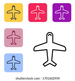 Icono de Plano de línea negra aislado en fondo blanco. Icono de avión volador. Signo del avión. Establecer iconos en botones cuadrados de color. Ilustración vectorial