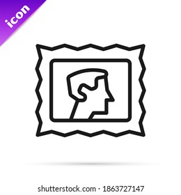 Icono de sello postal de línea negra aislado en fondo blanco.  Vector