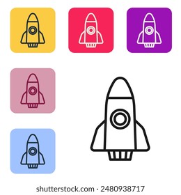 Schwarze Linie Rocket Schiff Symbol isoliert auf weißem Hintergrund. Raumfahrt. Symbole in farbigen quadratischen Buttonen festlegen. Vektorgrafik