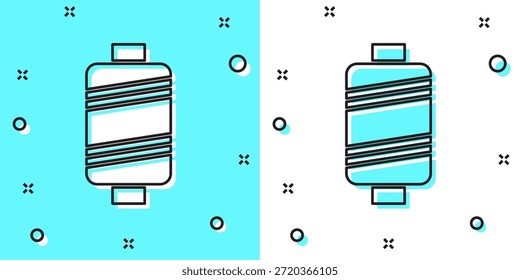 Linha preta Linha de costura no ícone spool isolado no fundo verde e branco. Carretel de fio. Bobina de rosca. Formas dinâmicas aleatórias. Ilustração de vetor