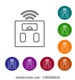 Línea negra El inteligente icono de báscula de baño aislado en fondo blanco. Equipamiento para medir el peso. Internet de cosas con conexión inalámbrica. Establezca los iconos en los botones de círculo de color. Vector