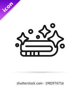 Icono de pila de toalla de línea negra aislado en fondo blanco.  Vector