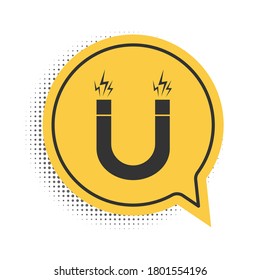 Icono del imán negro aislado en fondo blanco. Imán herradura, magnetismo, magnetismo, atracción. Símbolo amarillo de burbuja de habla. Vector.