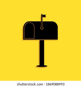 Icono del cuadro Correo negro aislado en fondo amarillo. Icono de buzón. Postal de correo en el poste con la bandera. Estilo de sombra larga. Vector.