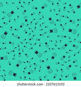 Icono del pincel de maquillaje negro aislado patrón sin fisuras sobre fondo verde.  Vector