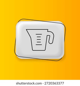 Taza de medición negra para medir el icono de comida seca y líquida aislado sobre fondo amarillo. Vaso graduado de plástico con mango. Botón rectángulo plateado. Vector