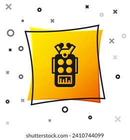 Icono de micrófono negro aislado en fondo blanco. En el micrófono del micrófono del radio de aire. Firma del altavoz. Botón cuadrado amarillo. Vector