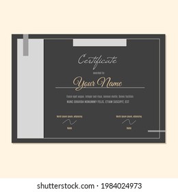 plantilla de diseño de certificado moderno en negro