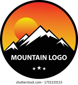 Logo de la montaña negra con amanecer