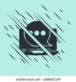 Notificación de mensajes de chat Black New en el icono del portátil aislado en fondo verde. Smartphone chateando mensajes sms palabras burbujas de voz. El estilo de Glitch. Ilustración vectorial