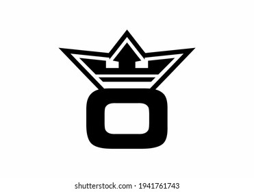 Black O initial letter with crown